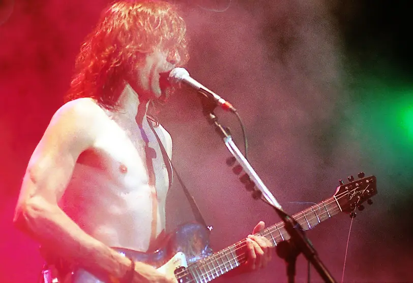 EL CANTANTE DEL GRUPO EXTREME&Ntilde;O, DURANTE LA ACTUACION DE EXTREMO DURO EN EL FESTIVAL ESPARRAGO ROCK DE JEREZ DE LA FRONTERA. HORIZONTAL