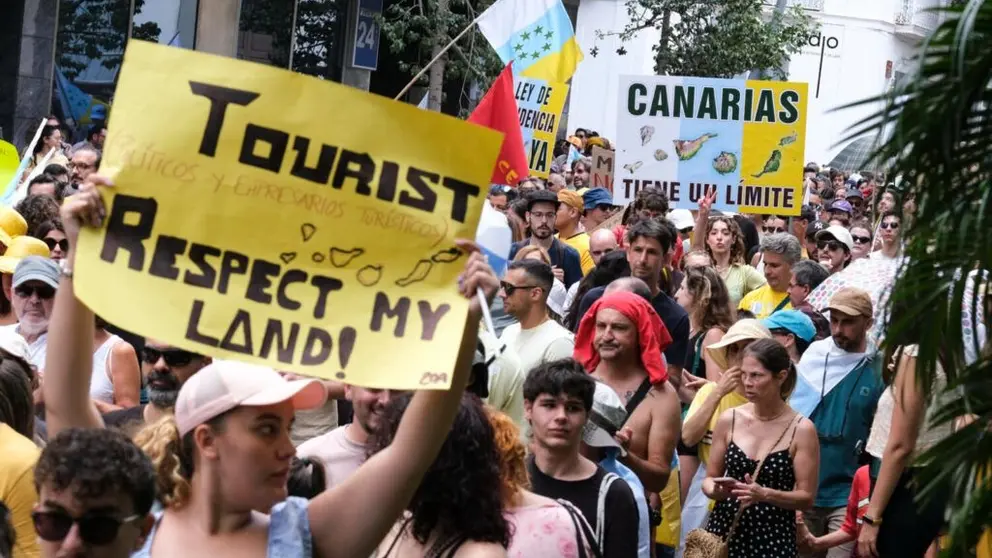Imagen de protestas contra la masificaci&oacute;n.